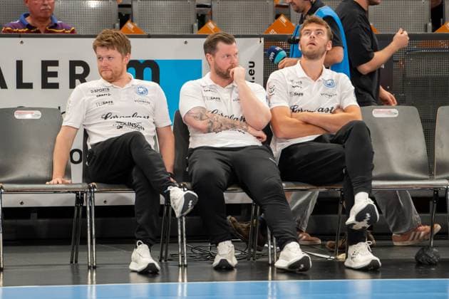 Handball I Herren I Saison 2025-2026 I Bundesliga I 3. Spieltag I TVB Stuttgart - Bergischer HC I 06.09.2025 Trainerteam des BHC v.L. Markus Pütz (Bergischer HC), Arnor Thor Gunnarsson (Bergischer HC) und Fabian Gutbrod (Bergischer HC) Stuttgart Porsche Arena Baden-Württemberg Deutschland Copyright: xLobeca MaxxPetershansx