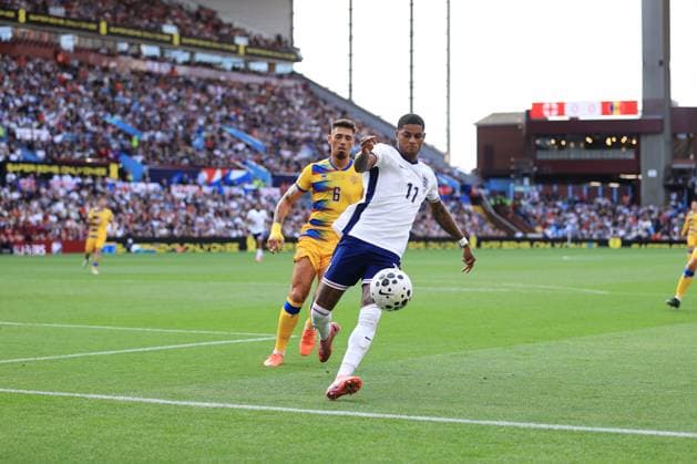Football - 2026 FIFA World Cup, WM, Weltmeisterschaft, Fussball Qualifying (Group K) - England v Andorra 6th September 2025 - 2026 FIFA World Cup Qualifying (Group K) - England v Andorra - Marcus Rashford of England battles with Christian Garcia of Andorra - Photo: Simon Stacpoole Offside. Birmingham UK Copyright: xSimonxStacpoolexOffside