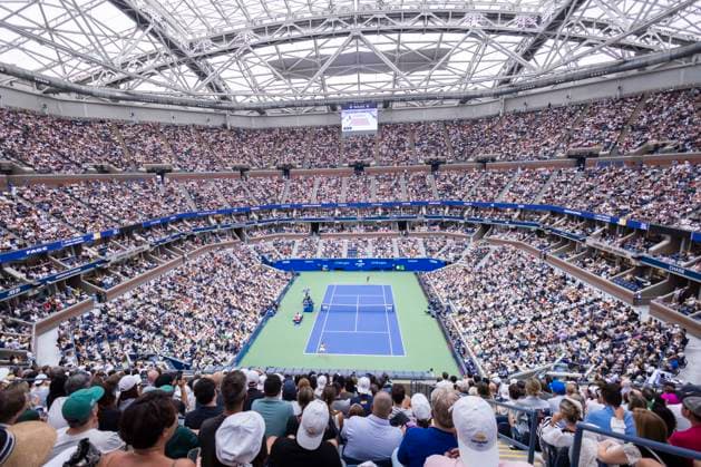 Amanda Anisimova serves to Aryna Sabalenka of Belarus in the first set of the Women s Finals of the US Open Tennis Championships in Arthur Ashe Stadium at the Billie Jean King National Tennis Center in New York City on Saturday, September 6, 2025.  NYP20250906817 COREYxSIPKIN