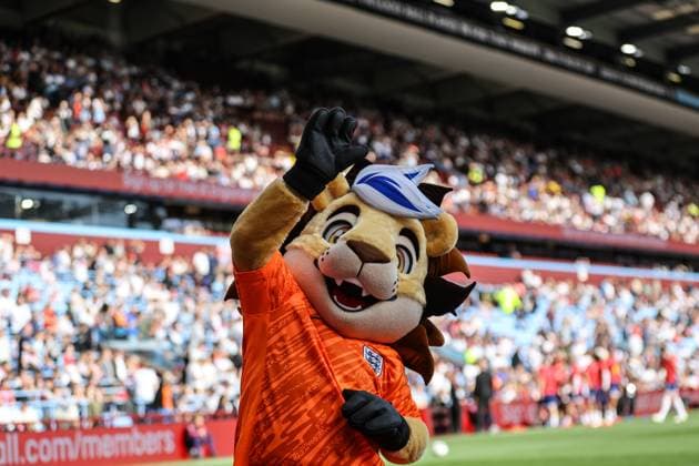 England mascot during the 2026 FIFA World Cup, WM, Weltmeisterschaft, Fussball Qualifier game between England and Andorra at Villa Park in Birmingham, England Copyright: xNataliexMincher SPPx Sportspressphoto_SPR21426