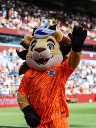 England mascot during the 2026 FIFA World Cup, WM, Weltmeisterschaft, Fussball Qualifier game between England and Andorra at Villa Park in Birmingham, England Copyright: xNataliexMincher SPPx Sportspressphoto_SPR21427