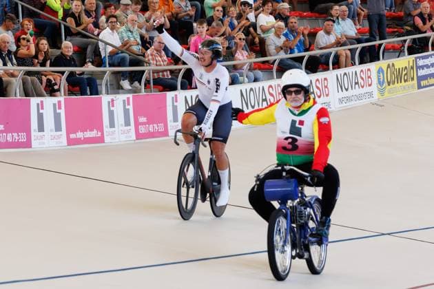Moritz Augenstein (GER) und Christian Ertel (GER, Schrittmacher) gewinnen das Finale im Derny der Männer; Sieger, Erstplatzierte, Goldmedaille, gold medal, 06.09.2025, Erfurt (Deutschland), Bahnradsport, Steher und Derny Europameisterschaften 2025