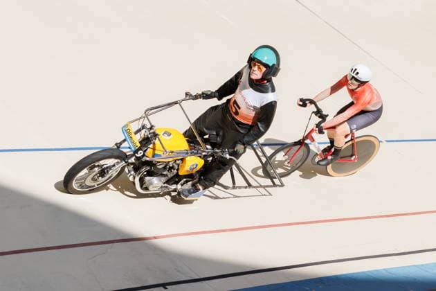 Viktor Filutas (HUN) hinter Peter Bäuerlein (GER, Schrittmacher), 06.09.2025, Erfurt (Deutschland), Bahnradsport, Steher und Derny Europameisterschaften 2025