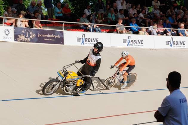Reinier Honig (NED) hinter Jos Pronk (NED, Schrittmacher), 06.09.2025, Erfurt (Deutschland), Bahnradsport, Steher und Derny Europameisterschaften 2025
