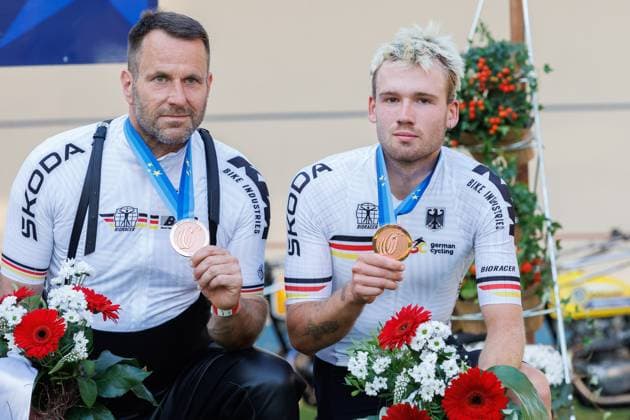 von rechts: Luca Harter (GER), Andre Dippel (GER, Schrittmacher); Drittplatzierte, Bronzemedaille, bronze medal, 06.09.2025, Erfurt (Deutschland), Bahnradsport, Steher und Derny Europameisterschaften 2025