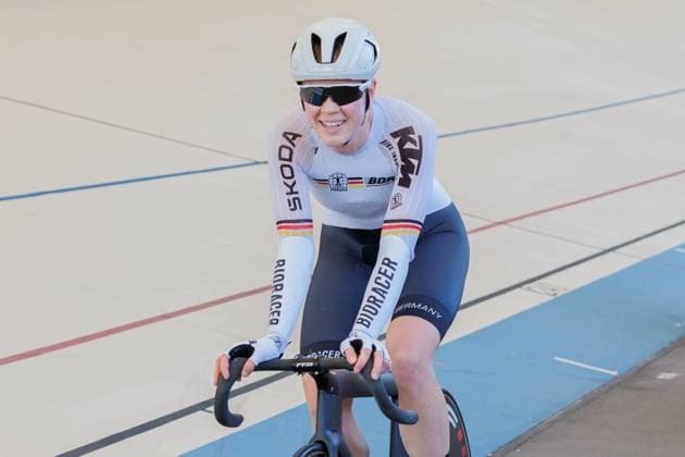 Lena Charlotte Reißner (GER) ist neue Europameisterin; Siegerin, Erstplatzierte, Goldmedaille, gold medal, 06.09.2025, Erfurt (Deutschland), Bahnradsport, Steher und Derny Europameisterschaften 2025
