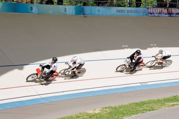 vorn Franz Groß (GER) hinter Marcel Möbus (GER, Schrittmacher); hinten Constantin Lohse (GER) hinter Carsten Strassmann (GER, Schrittmacher), 06.09.2025, Erfurt (Deutschland), Bahnradsport, Steher und Derny Europameisterschaften 2025