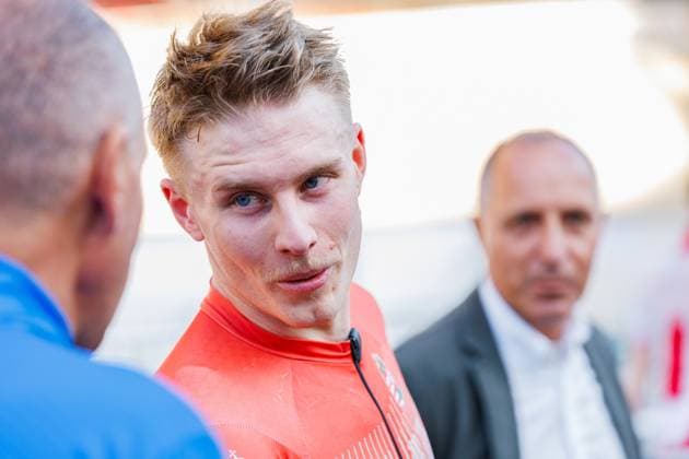 Viktor Filutas (HUN) bekommt Glückwünsche zum Sieg, 06.09.2025, Erfurt (Deutschland), Bahnradsport, Steher und Derny Europameisterschaften 2025
