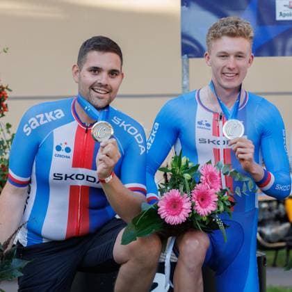 von rechts: Adam Krenek (CZE) mit Nick Alens (BEL, Schrittmacher); Zweitplatzierte, Silbermedaille, silver medal, 06.09.2025, Erfurt (Deutschland), Bahnradsport, Steher und Derny Europameisterschaften 2025