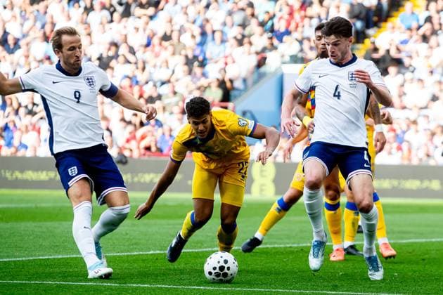 England v Andorra 2026 FIFA World Cup, WM, Weltmeisterschaft, Fussball Qualifier 06 09 2025. England midfielder Declan Rice (4) battles for possession during the 2026 FIFA World Cup Qualifier match between England and Andorra at Villa Park, Birmingham, England on 6 September 2025. Birmingham Villa Park West Midlands England Editorial use only , Copyright: xManjitxNarotrax PSI-22763-0069