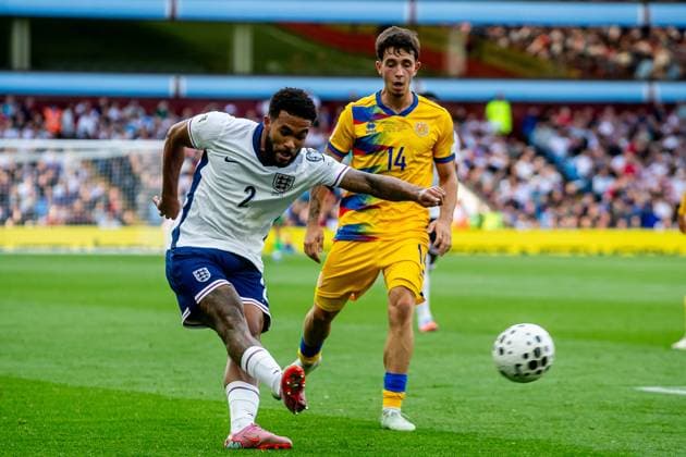 England v Andorra 2026 FIFA World Cup, WM, Weltmeisterschaft, Fussball Qualifier 06 09 2025. England defender Reece James (2) crosses the ball during the 2026 FIFA World Cup Qualifier match between England and Andorra at Villa Park, Birmingham, England on 6 September 2025. Birmingham Villa Park West Midlands England Editorial use only , Copyright: xManjitxNarotrax PSI-22763-0070