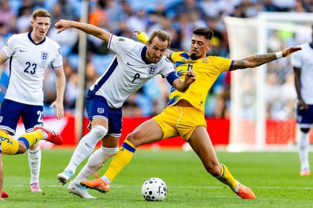 England v Andorra 2026 FIFA World Cup, WM, Weltmeisterschaft, Fussball Qualifier 06 09 2025. England forward Harry Kane (9) battles for possession with Andorra defender Christian Garcia during the 2026 FIFA World Cup Qualifier match between England and Andorra at Villa Park, Birmingham, England on 6 September 2025. Birmingham Villa Park West Midlands England Editorial use only , Copyright: xManjitxNarotrax PSI-22763-0077
