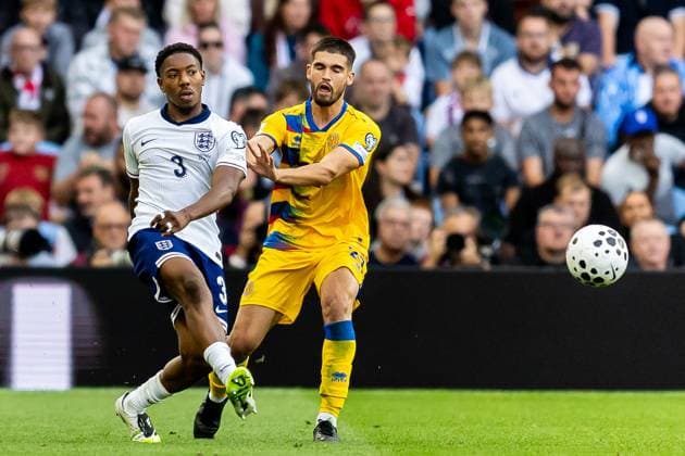 England v Andorra 2026 FIFA World Cup, WM, Weltmeisterschaft, Fussball Qualifier 06 09 2025. England defender Myles Lewis-Skelly (3) plays a pass during the 2026 FIFA World Cup Qualifier match between England and Andorra at Villa Park, Birmingham, England on 6 September 2025. Birmingham Villa Park West Midlands England Editorial use only , Copyright: xManjitxNarotrax PSI-22763-0092