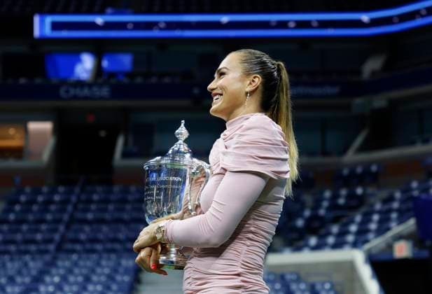 Aryna Sabalenka of Belarus gets spruced up,and brings her US Open Championship Trophy into Arthur Ashe Stadium for photos after defeating Amanda Anisimova at the Women s Finals of the 2025 US Open Tennis Championship in Arthur Ashe Stadium at the USTA Billie Jean King National Tennis Center in Flushing Meadows, New York on Saturday, September 6, 2025. Sabalenka defeated Anisimova 6-3, 7-6 to win her second consecutive US Open Championship.  NYP20250906222 JOHNxANGELILLO