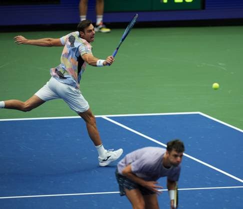 (250907) -- NEW YORK, Sept. 7, 2025 -- Marcel Granollers (top) Horacio Zeballos return a hit during the men s doubles final match between Marcel Granollers of Spain Horacio Zeballos of Argentina and Joe Salisbury Neal Skupski of Britain at the 2025 US Open tennis championships in New York, the United States, Sept. 6, 2025. ) (SP)U.S.-NEW YORK-TENNIS-US OPEN-MEN S DOUBLES-FINAL WuxXiaoling 