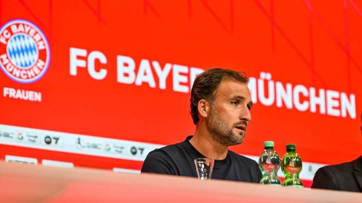 GER, FFBL, FC Bayern München vs Bayer 04 Leverkusen 06.09.2025, Allianz-Arena, München, GER, FFBL, FC Bayern München vs Bayer 04 Leverkusen, im Bild Jose Barcala (Bayern Muenchen), Pressekonferenz nach Spielende