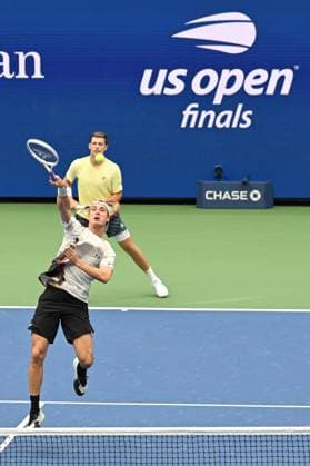 (250907) -- NEW YORK, Sept. 7, 2025 -- Joe Salisbury (front) Neal Skupski return a hit during the men s doubles final match between Marcel Granollers of Spain Horacio Zeballos of Argentina and Joe Salisbury Neal Skupski of Britain at the 2025 US Open tennis championships in New York, the United States, Sept. 6, 2025. ) (SP)U.S.-NEW YORK-TENNIS-US OPEN-MEN S DOUBLES-FINAL LixRui 