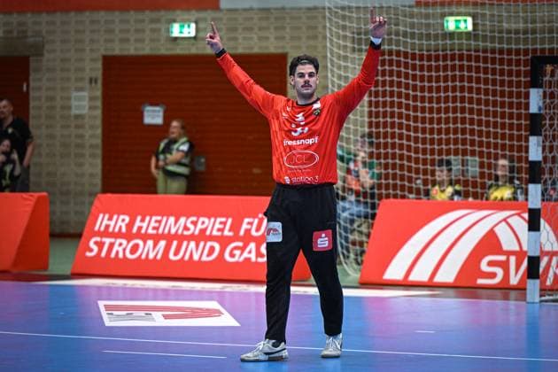 Deutschland: Handball 2. Bundesliga 2025 26, 06.09.2025, 2. Spieltag - HSG Krefeld Niederrhein vs Die Eulen Ludwigshafen - Sporthalle Glockenspitz (Krefeld), Finn Rüspeler (HSG Krefeld Niederrhein, 1) Copyright: xMarkusxVerwimpx