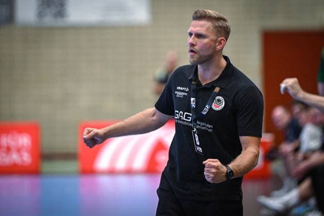Deutschland: Handball 2. Bundesliga 2025 26, 06.09.2025, 2. Spieltag - HSG Krefeld Niederrhein vs Die Eulen Ludwigshafen - Sporthalle Glockenspitz (Krefeld), Johannes Wohlrab (Die Eulen Ludwigshafen, Trainer) Copyright: xMarkusxVerwimpx