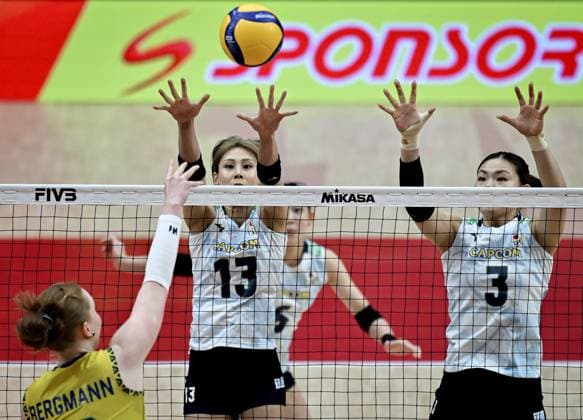 Japan v Brazil - FIVB Women’s World Volleyball Championship BANGKOK, THAILAND - SEPTEMBER 7: Yukiko Wada (13) and Haruyo Shimamura (3) of Japan competes during the FIVB Women s Volleyball World Championship, WM, Weltmeisterschaft bronze medal match between Japan and Brazil at the Huamark Indoor Stadium in Bangkok, Thailand on September 7, 2025. Mustafa Hatipoglu Anadolu Bangkok Thailand. Editorial use only. Please get in touch for any other usage.  Copyright: x2025xAnadoluxMustafaxHatipoglux