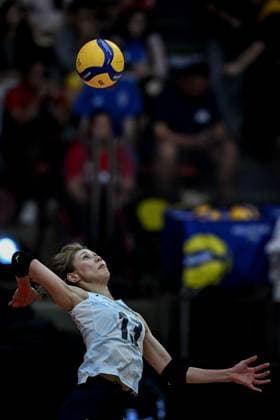 Japan v Brazil - FIVB Women’s World Volleyball Championship BANGKOK, THAILAND - SEPTEMBER 7: Yukiko Wada (13) of Japan competes during the FIVB Women s Volleyball World Championship, WM, Weltmeisterschaft bronze medal match between Japan and Brazil at the Huamark Indoor Stadium in Bangkok, Thailand on September 7, 2025. Mustafa Hatipoglu Anadolu Bangkok Thailand. Editorial use only. Please get in touch for any other usage.  Copyright: x2025xAnadoluxMustafaxHatipoglux
