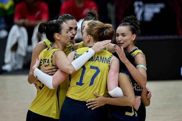 Japan v Brazil - FIVB Women’s World Volleyball Championship BANGKOK, THAILAND - SEPTEMBER 7: Players of Brazil celebrate after a point during the FIVB Women s Volleyball World Championship, WM, Weltmeisterschaft bronze medal match between Japan and Brazil at the Huamark Indoor Stadium in Bangkok, Thailand on September 7, 2025. Mustafa Hatipoglu Anadolu Bangkok Thailand. Editorial use only. Please get in touch for any other usage.  Copyright: x2025xAnadoluxMustafaxHatipoglux