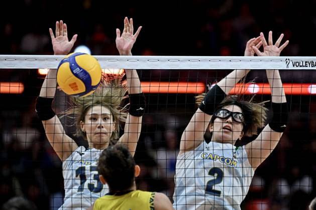 Japan v Brazil - FIVB Women’s World Volleyball Championship BANGKOK, THAILAND - SEPTEMBER 7: Yukiko Wada (13) and Ayaka Araki (2) of Japan compete during the FIVB Women s Volleyball World Championship, WM, Weltmeisterschaft bronze medal match between Japan and Brazil at the Huamark Indoor Stadium in Bangkok, Thailand on September 7, 2025. Mustafa Hatipoglu Anadolu Bangkok Thailand. Editorial use only. Please get in touch for any other usage.  Copyright: x2025xAnadoluxMustafaxHatipoglux