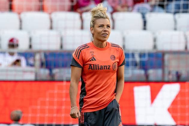 Linda Dallmann (FC Bayern Muenchen Frauen, 10) bei der Platzbesichtigung FC Bayern Muenchen Frauen vs. Bayer 04 Leverkusen, Fussball, Google Pixel Frauen-Bundesliga, 1. Spieltag, Saison 2025 2026, 06.09.2025. (DFL DFB REGULATIONS PROHIBIT ANY USE OF PHOTOGRAPHS as IMAGE SEQUENCES and or QUASI-VIDEO). FC Bayern Muenchen Frauen vs. Bayer 04 Leverkusen, Fussball, Google Pixel Frauen-Bundesliga, 1. Spieltag, Saison 2025 2026, 06.09.2025. Muenchen Copyright: xEibner-Pressefoto HeikexFeinerx EP_HFR