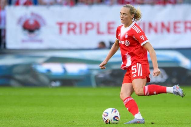 Fußball, Google Pixel Frauen Bundesliga, 20250906, FC Bayern München - Bayer 04 Leverkusen. Im Bild Magdalena ERIKSSON (Bayern, 5) Pass Zuspiel Ball Portrait Ganzkörper ganze volle Figur. München Allianz Arena Bayern Deutschland Copyright: Passion2Press MarkusxFischerx