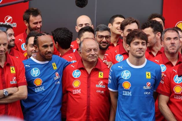 Formula 1 of Italia Ferrari group photo with British driver British driver Lewis Hamilton of Scuderia Ferrari HP, teamprincipal Frederic Vasseur and Monegasque driver Charles Leclerc of Scuderia Ferrari HP ahead of the Formula 1 Pirelli Gran Premio d?Italia 2025 at the Autodromo Nazionale di Monza in Monza, Italia, September 07 2025. Monza Italia Copyright: xMatrixxImagesx xHasanxBraticx 