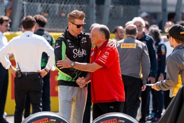 Nico Hülkenberg (Stake F1 Team Kick Sauber, Deutschland, 27) und Frederic Vasseur (Teamchef Scuderia Ferrari HP, Frankreich), ITA, Formel 1 Weltmeisterschaft, Grand Prix von Italian, Autodromo Nazionale Monza, Race Day, Fahrerparade, Saison 2025, 07.09.2025 ITA, Formel 1 Weltmeisterschaft, Grand Prix von Italian, Autodromo Nazionale Monza, Race Day, Fahrerparade, Saison 2025, 07.09.2025 Monza Copyright: xEibner-Pressefoto MarcelxFischerx EP_MFI
