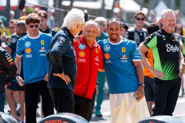 Lewis Hamilton (Scuderia Ferrari HP F1 Team, Großbritannien, 44) und Frederic Vasseur (Teamchef Scuderia Ferrari HP, Frankreich), ITA, Formel 1 Weltmeisterschaft, Grand Prix von Italian, Autodromo Nazionale Monza, Race Day, Fahrerparade, Saison 2025, 07.09.2025 ITA, Formel 1 Weltmeisterschaft, Grand Prix von Italian, Autodromo Nazionale Monza, Race Day, Fahrerparade, Saison 2025, 07.09.2025 Monza Copyright: xEibner-Pressefoto MarcelxFischerx EP_MFI