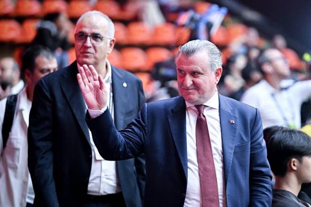 Turkiye v Italy - FIVB Women’s World Volleyball Championship BANGKOK, THAILAND - SEPTEMBER 7: Turkish Minister of Youth and Sports Osman Askin Bak follows the FIVB Women s Volleyball World Championship, WM, Weltmeisterschaft between Turkiye and Italy at the Huamark Indoor Stadium in Bangkok, Thailand on September 7, 2025. Mustafa Hatipoglu Anadolu Bangkok Thailand. Editorial use only. Please get in touch for any other usage.  Copyright: x2025xAnadoluxMustafaxHatipoglux