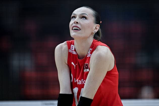 Turkiye v Italy - FIVB Women’s World Volleyball Championship BANGKOK, THAILAND - SEPTEMBER 7: Eda Erdem of Turkiye is seen ahead of the FIVB Women s Volleyball World Championship, WM, Weltmeisterschaft between Turkiye and Italy at the Huamark Indoor Stadium in Bangkok, Thailand on September 7, 2025. Mustafa Hatipoglu Anadolu Bangkok Thailand. Editorial use only. Please get in touch for any other usage.  Copyright: x2025xAnadoluxMustafaxHatipoglux