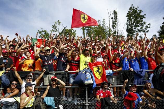 MONZA - Race fans at the Monza circuit before the start of the Italian Grand Prix. ANP SEM VAN DER WAL xVIxANPxSportx xxANPxIVx 535275855 originalFilename: 535275855.jpg