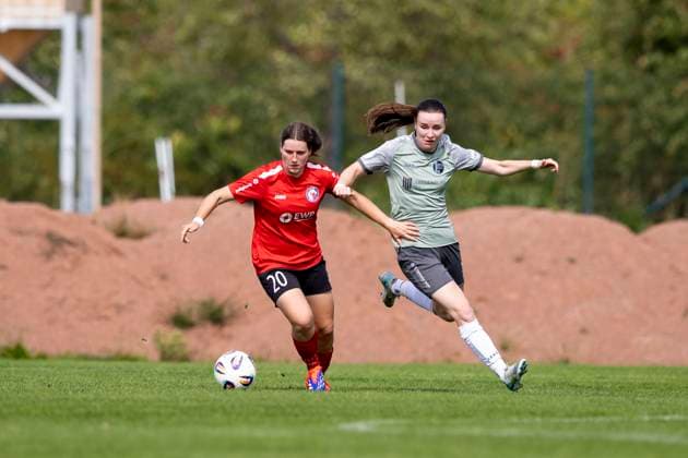 Regionalliga-Nordost Frauen: 1. FFV Erfurt vs. 1. FFC Turbine Potsdam II; Erfurt; 07.09.2025 Anabel Lüdecke ( 20; 1. FFC Turbine Potsdam II) gegen Lea Schrenk ( 19; 1. FFV Erfurt) Regionalliga-Nordost Frauen: 1. FFV Erfurt vs.1. FFC Turbine Potsdam II; Sportforum Johannesplatz Erfurt; 07.09.2025 Copyright: xBEAUTIFULxSPORTS Duehringx
