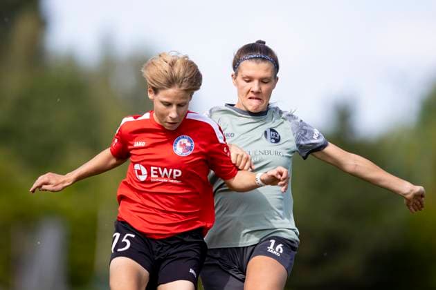 Regionalliga-Nordost Frauen: 1. FFV Erfurt vs. 1. FFC Turbine Potsdam II; Erfurt; 07.09.2025 Vanessa Krumbholz ( 15; 1. FFC Turbine Potsdam II) gegen Tessa Berger ( 16; 1. FFV Erfurt) Regionalliga-Nordost Frauen: 1. FFV Erfurt vs.1. FFC Turbine Potsdam II; Sportforum Johannesplatz Erfurt; 07.09.2025 Copyright: xBEAUTIFULxSPORTS Duehringx