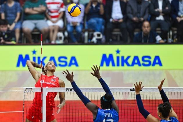 Turkiye v Italy - FIVB Women’s World Volleyball Championship BANGKOK, THAILAND - SEPTEMBER 7: Turkiye’s Melissa Vargas in action against players of Italy during the FIVB Women’s Volleyball World Championship, WM, Weltmeisterschaft final match at Huamark Indoor Stadium in Bangkok, Thailand, on September 7, 2025. Mustafa Hatipoglu Anadolu Banghok Thailand. Editorial use only. Please get in touch for any other usage.  Copyright: x2025xAnadoluxMustafaxHatipoglux