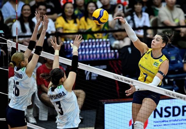 (250907) -- BANGKOK, Sept. 7, 2025 -- Rosamaria Montibeller (R) of Brazil spikes the ball during the final 3-4 match between Japan and Brazil at the Volleyball Women s World Championship, WM, Weltmeisterschaft in Bangkok, Thailand, Sept. 7, 2025. ) (SP)THAILAND-BANGKOK-VOLLEYBALL-WOMEN S WORLD CHAMPIONSHIP-FINAL 3-4-JAPAN VS BRAZIL HouxZhaokang 