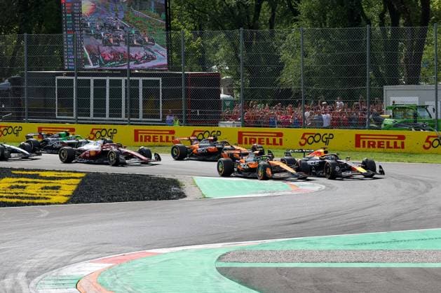 Start, Max Verstappen (Oracle Red Bull Racing 1), Lando Norris (McLaren Formula 1 Team 4), Oscar Piastri (McLaren Formula 1 Team 81), Charles Leclerc (Scuderia Ferrari HP 16), Rennen, Grosser Preis von Italien, Motorsport, Herren, Formel 1, 07.09.2025 Monza Lombardei Italien