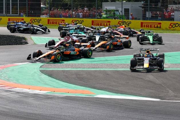 Start, Max Verstappen (Oracle Red Bull Racing 1), Lando Norris (McLaren Formula 1 Team 4), Oscar Piastri (McLaren Formula 1 Team 81), Charles Leclerc (Scuderia Ferrari HP 16), Rennen, Grosser Preis von Italien, Motorsport, Herren, Formel 1, 07.09.2025 Monza Lombardei Italien