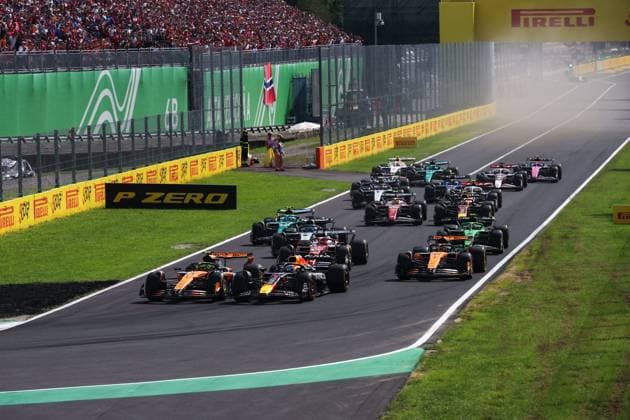 F1 - ITALIAN GRAND PRIX 2025 04 NORRIS Lando (gbr), McLaren F1 Team MCL39, action, 01 VERSTAPPEN Max (nld), Red Bull Racing RB21, action during the 2025 Formula 1 Pirelli Grand Premio d™Italia, 2025 Italian Grand Prix, 16th round of the 2025 FIA Formula One World Championship, WM, Weltmeisterschaft from September 5 to 7, 2025 on the Autodromo Nazionale Monza, in Monza, Italy - MonzaItaly Copyright: xXavixBonillax