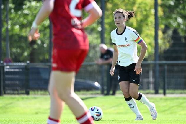 Bartsch, Kristina (B. Mönchengladbach) mit Ball am Fuß, 07.09.2025, Mönchengladbach, Fussball, 2. Frauen- Bundesliga, Borussia Mönchengladbach - VfB Stuttgart, DFB DFL REGULATIONS PROHIBIT ANY USE OF PHOTOGRAPHS AS IMAGE SEQUENCES AND OR QUASI-VIDEO.