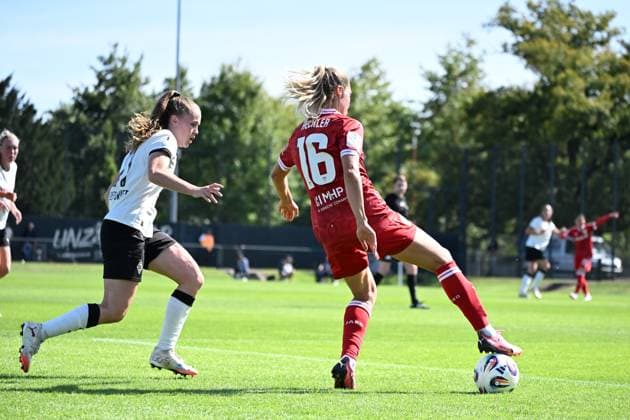 Bild zeigt: v.l.n.r. Celissen, Elize (B. Mönchengladbach), Babic, Emma (VfB Stuttgart), 07.09.2025, Mönchengladbach, Fussball, 2. Frauen- Bundesliga, Borussia Mönchengladbach - VfB Stuttgart, DFB DFL REGULATIONS PROHIBIT ANY USE OF PHOTOGRAPHS AS IMAGE SEQUENCES AND OR QUASI-VIDEO.