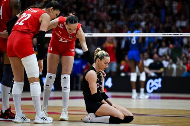 Turkiye v Italy - FIVB Women’s World Volleyball Championship BANGKOK, THAILAND - SEPTEMBER 7: Turkiye’s Gizem Orge (1) looks dejected during the FIVB Women’s Volleyball World Championship, WM, Weltmeisterschaft final match between Turkiye and Italy at Huamark Indoor Stadium in Bangkok, Thailand, on September 7, 2025. Mustafa Hatipoglu Anadolu Banghok Thailand. Editorial use only. Please get in touch for any other usage.  Copyright: x2025xAnadoluxMustafaxHatipoglux