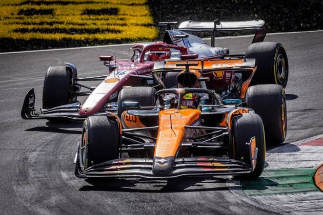 F1 ITALIAN GRAND PRIX SUNDAY Oscar Piastri of Australia and McLaren, Charles Leclerc of Monaco and Scuderia Ferrari during the sunday s race of the F1 Grand Prix of Italy - Formula 1 Pirelli Gran Premio D Italia 2025 at Autodromo Nazionale Monza Circuit on September 07, 2025, in Monza, Italy. Copyright: xx 080A1746
