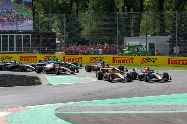 Start, Max Verstappen (Oracle Red Bull Racing 1), Lando Norris (McLaren Formula 1 Team 4), Oscar Piastri (McLaren Formula 1 Team 81), Charles Leclerc (Scuderia Ferrari HP 16), Rennen, Grosser Preis von Italien, Motorsport, Herren, Formel 1, 07.09.2025 Monza Lombardei Italien