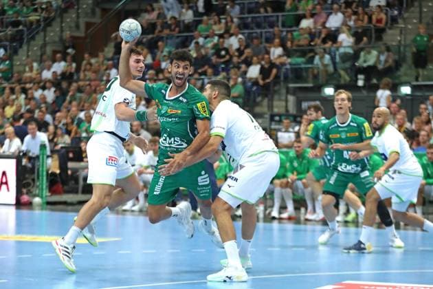DAIKIN HBL: SC DHfK Leipzig vs. HSG Wetzlar, 07.09.25 Ahmed Khairi (17, SC DHfK Leipzig) kämpft sich durch. Handball, DAIKIN HBL, 1. Bundesliga, Saison 2025 2026, 3. Spieltag: SC DHfK Leipzig vs. HSG Wetzlar am 07.09.25 in der Quarterback Immobilien Arena Leipzig. Copyright: xBEAUTIFULxSPORTS JanxKaeferx