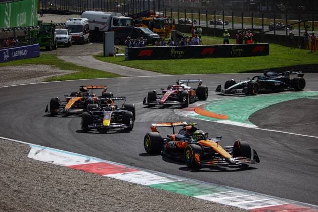 September 7, 2025, Monza, Italy: Lando Norris of McLaren, Max Verstappen of Red Bull Racing, Oscar Piastri of McLaren and other drivers during the F1 Grand Prix of Italy at Autodromo Nazionale Monza on September 07, 2025 in Monza, Italy Monza Italy - ZUMAz156 0832805859st Copyright: xBeataxZawrzelx