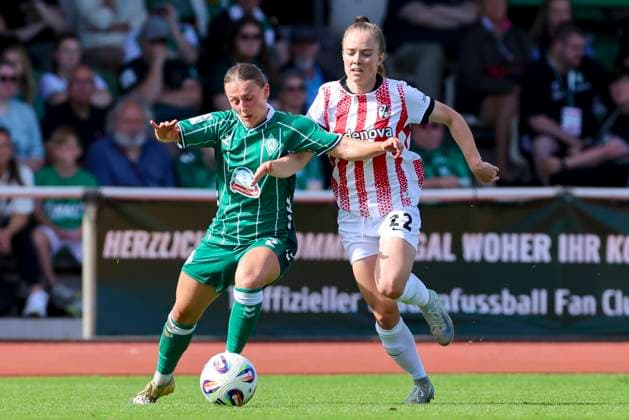 Chiara D Angelo (Werder Bremen) und Lisa Kolb (SC Freiburg) kaempfen um den Ball, Google Pixel Frauen-Bundesliga, Werder Bremen vs SC Freiburg, Platz 11 am Weserstadion am 07. September 2025 in Bremen, Deutschland. (Foto von Marco Steinbrenner DeFodi Images) Chiara D Angelo (Werder Bremen) und Lisa Kolb (SC Freiburg) battle for the ball, Google Pixel Frauen-Bundesliga, Werder Bremen vs SC Freiburg, Platz 11 am Weserstadion, September 7, 2025 in Bremen, Germany. (Photo by Marco Steinbrenner DeFodi Images) DFB DFL REGULATIONS PROHIBIT ANY USE OF PHOTOGRAPHS AS IMAGE SEQUENCES AND OR QUASI-VIDEO.